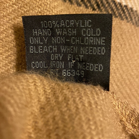 V. FRAAS Plaid Ruana women’s tan red and black open wrap/shawl - Picture 5 of 14